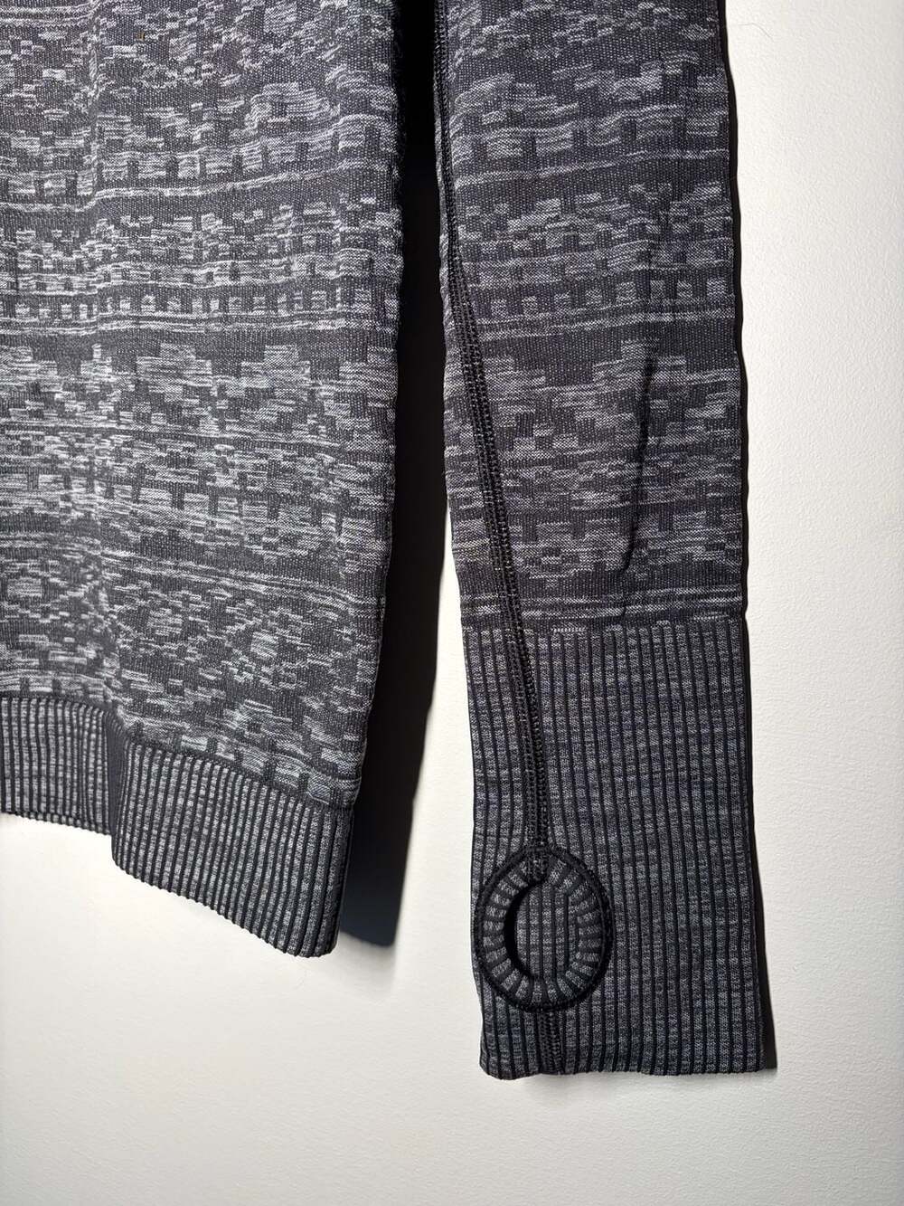 Lululemon Rest Less Pullover Long Sleeve in Aztec Geo Black Grey - Picture 5 of 5